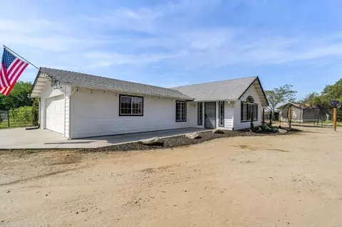 Exterior - 30833 Pennyroyal Ln, Prather, CA 93651 photo 2 of 12