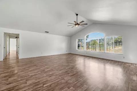 Living - 30833 Pennyroyal Ln, Prather, CA 93651 photo 2 of 7
