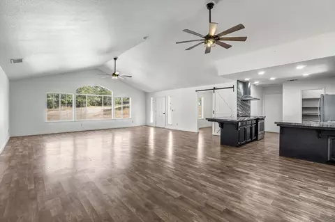 Living - 30833 Pennyroyal Ln, Prather, CA 93651 photo 4 of 7