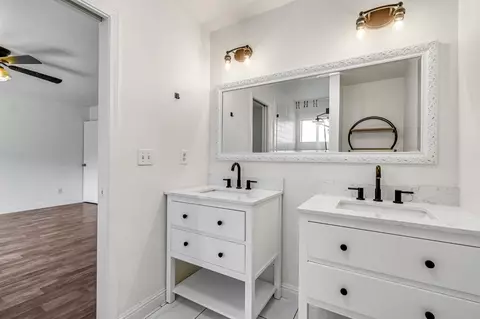 Bath - 30833 Pennyroyal Ln, Prather, CA 93651 photo 3 of 4