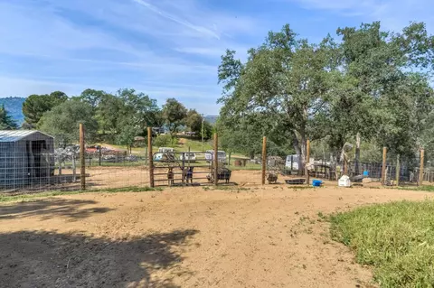 Exterior - 30833 Pennyroyal Ln, Prather, CA 93651 photo 7 of 12