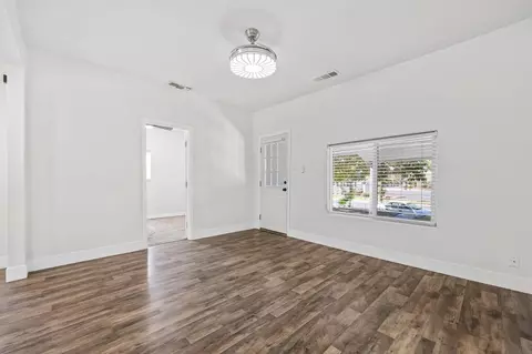 Living - 909 Dewitt, Clovis, CA 93612 photo 4 of 8