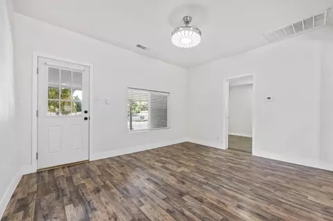 Living - 909 Dewitt, Clovis, CA 93612 photo 5 of 8
