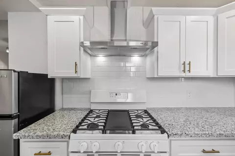 Kitchen - 909 Dewitt, Clovis, CA 93612 photo 4 of 5