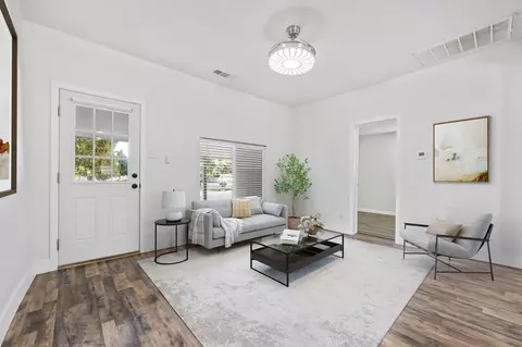 Living - 909 Dewitt, Clovis, CA 93612 photo 8 of 8