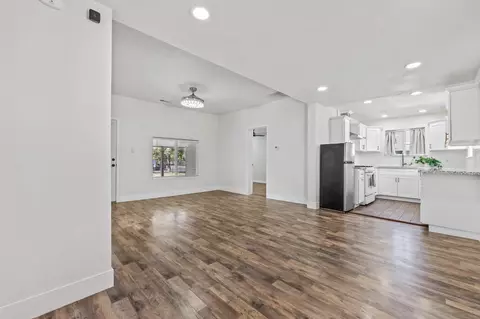 Living - 909 Dewitt, Clovis, CA 93612 photo 1 of 8