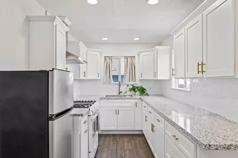 Kitchen - 909 Dewitt, Clovis, CA 93612 photo 2 of 5