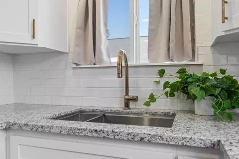 Kitchen - 909 Dewitt, Clovis, CA 93612 photo 3 of 5