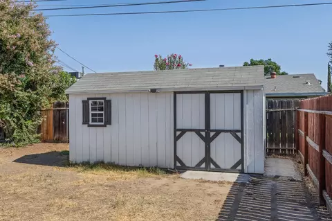 Exterior - 909 Dewitt, Clovis, CA 93612 photo 8 of 10