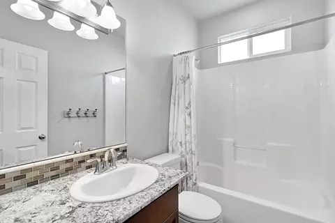 Bath - 3452 Pontiac Ave, Clovis, CA 93619 photo 1 of 3