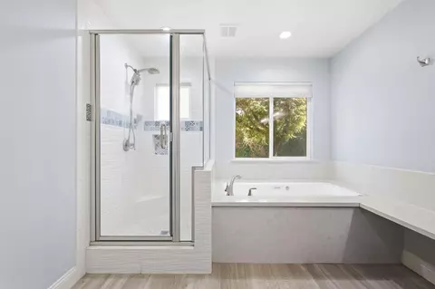 Bath - 3152 Love Ct, Madera, CA 93637 photo 3 of 5