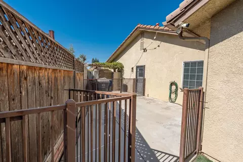 Exterior - 3152 Love Ct, Madera, CA 93637 photo 7 of 15