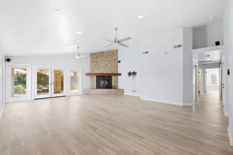 Living - 3152 Love Ct, Madera, CA 93637 photo 2 of 6