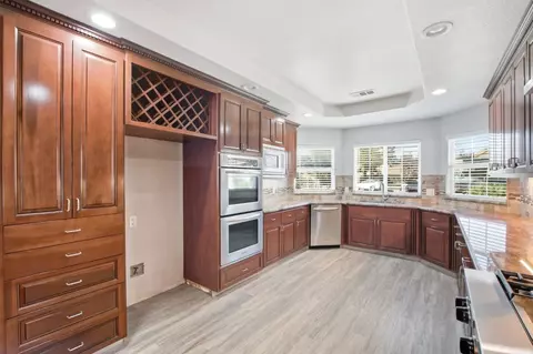Kitchen - 3152 Love Ct, Madera, CA 93637 photo 3 of 7