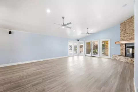 Living - 3152 Love Ct, Madera, CA 93637 photo 4 of 6