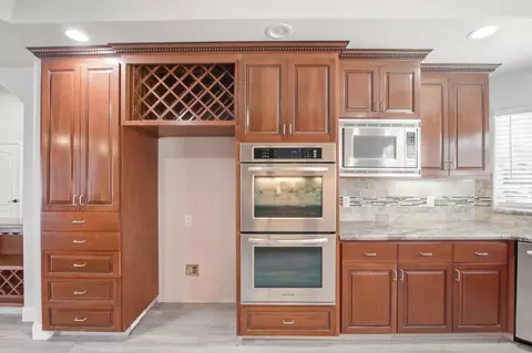 Kitchen - 3152 Love Ct, Madera, CA 93637 photo 4 of 7