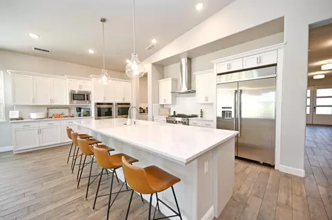 Kitchen - 2614 E Via Sofia Dr, Fresno, CA 93730 photo 2 of 8