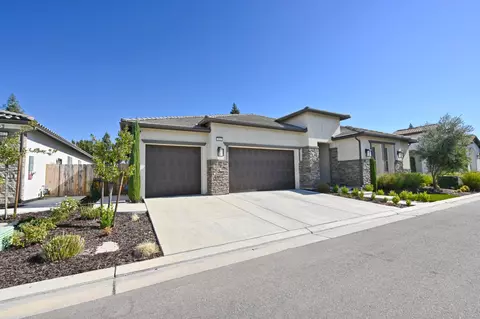 Exterior - 2614 E Via Sofia Dr, Fresno, CA 93730 photo 2 of 8