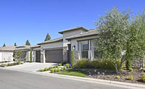 Exterior - 2614 E Via Sofia Dr, Fresno, CA 93730 photo 3 of 8