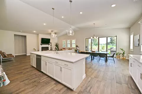 Kitchen - 2614 E Via Sofia Dr, Fresno, CA 93730 photo 8 of 8