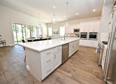 Kitchen - 2614 E Via Sofia Dr, Fresno, CA 93730 photo 4 of 8