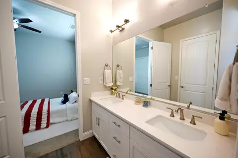Bath - 2614 E Via Sofia Dr, Fresno, CA 93730 photo 3 of 9