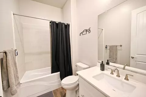 Bath - 2614 E Via Sofia Dr, Fresno, CA 93730 photo 1 of 9