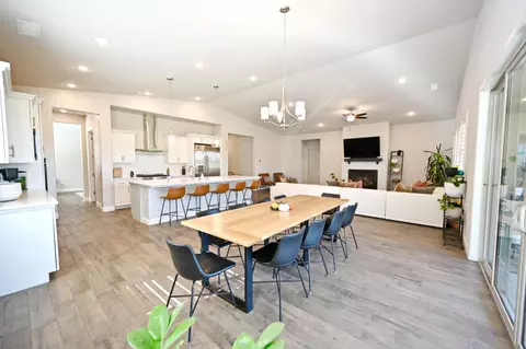 Dining - 2614 E Via Sofia Dr, Fresno, CA 93730 photo 5 of 5