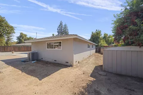 Exterior - 2854 E Millbrae Ave, Fresno, CA 93710 photo 8 of 13