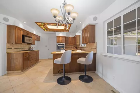 Kitchen - 2854 E Millbrae Ave, Fresno, CA 93710 photo 2 of 5