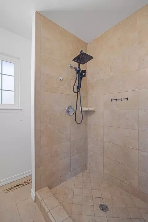 Bath - 2854 E Millbrae Ave, Fresno, CA 93710 photo 3 of 4