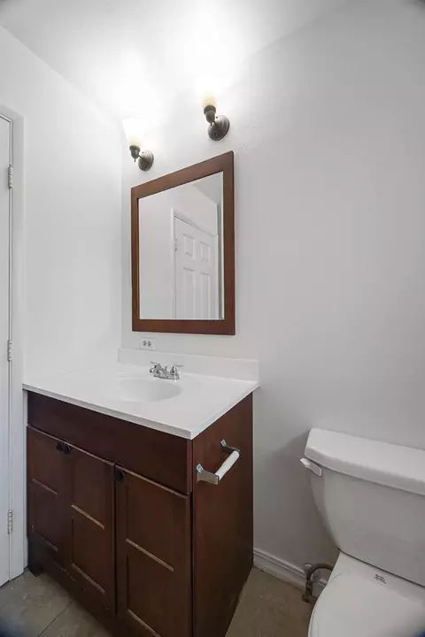 Bath - 2854 E Millbrae Ave, Fresno, CA 93710 photo 4 of 4
