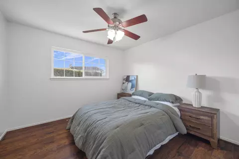 Bedroom - 2854 E Millbrae Ave, Fresno, CA 93710 photo 4 of 8