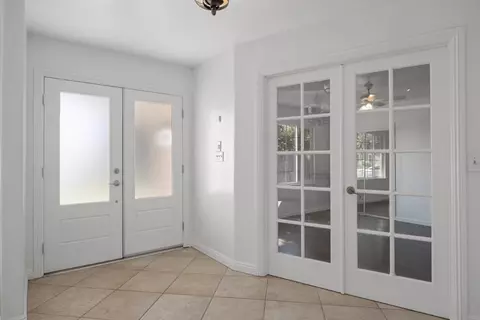 Entry Way - 2854 E Millbrae Ave, Fresno, CA 93710 photo 4 of 6