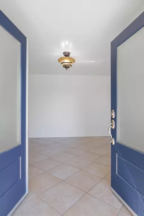 Entry Way - 2854 E Millbrae Ave, Fresno, CA 93710 photo 2 of 6
