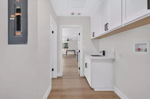 Entry Way - 609 E Hampton Way, Fresno, CA 93704 photo 3 of 6