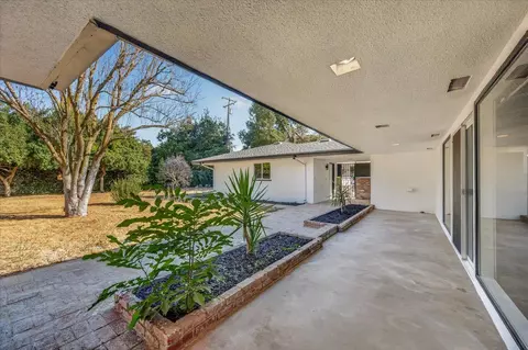 Exterior - 609 E Hampton Way, Fresno, CA 93704 photo 2 of 9