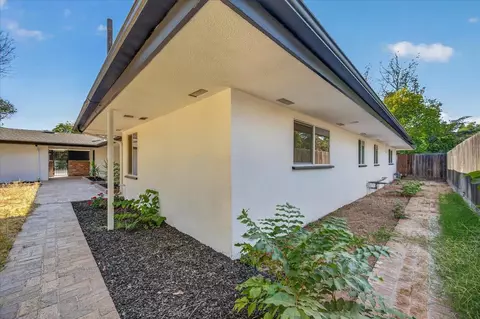 Exterior - 609 E Hampton Way, Fresno, CA 93704 photo 3 of 9