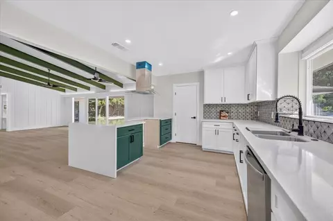 Kitchen - 609 E Hampton Way, Fresno, CA 93704 photo 4 of 4