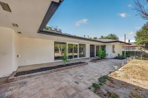 Exterior - 609 E Hampton Way, Fresno, CA 93704 photo 7 of 9