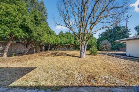 Exterior - 609 E Hampton Way, Fresno, CA 93704 photo 4 of 9