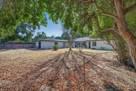 Exterior - 609 E Hampton Way, Fresno, CA 93704 photo 5 of 9