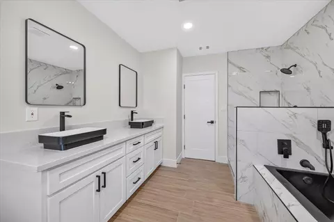 Bath - 609 E Hampton Way, Fresno, CA 93704 photo 2 of 5