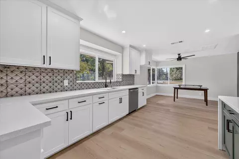 Kitchen - 609 E Hampton Way, Fresno, CA 93704 photo 3 of 4