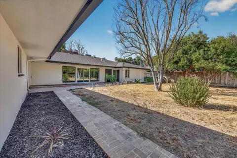 Exterior - 609 E Hampton Way, Fresno, CA 93704 photo 6 of 9