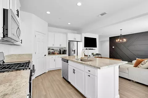 Kitchen - 7461 E Princeton, Fresno, CA 93737 photo 4 of 6