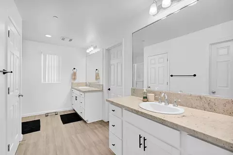 Bath - 7461 E Princeton, Fresno, CA 93737 photo 2 of 3
