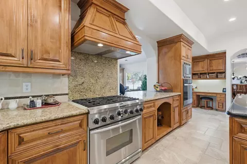 Kitchen - 31255 Palm Dr, Exeter, CA 93221 photo 6 of 7
