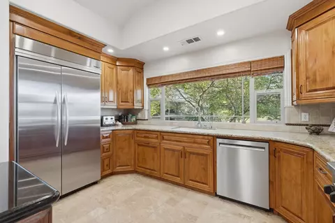Kitchen - 31255 Palm Dr, Exeter, CA 93221 photo 4 of 7
