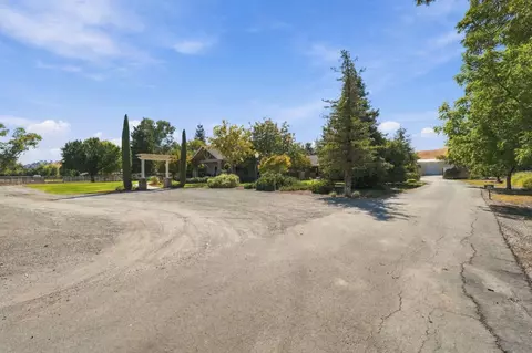 Exterior - 31255 Palm Dr, Exeter, CA 93221 photo 4 of 38